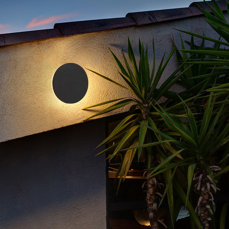 Minimalist LED Wall Sconce – view 4 | BROKLEN