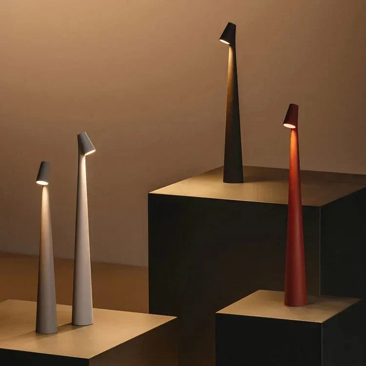 Minimalist Beam LED Table Lamp – view 3 | BROKLEN