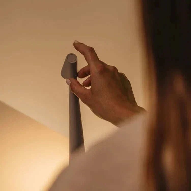 Minimalist Beam LED Table Lamp – view 15 | BROKLEN