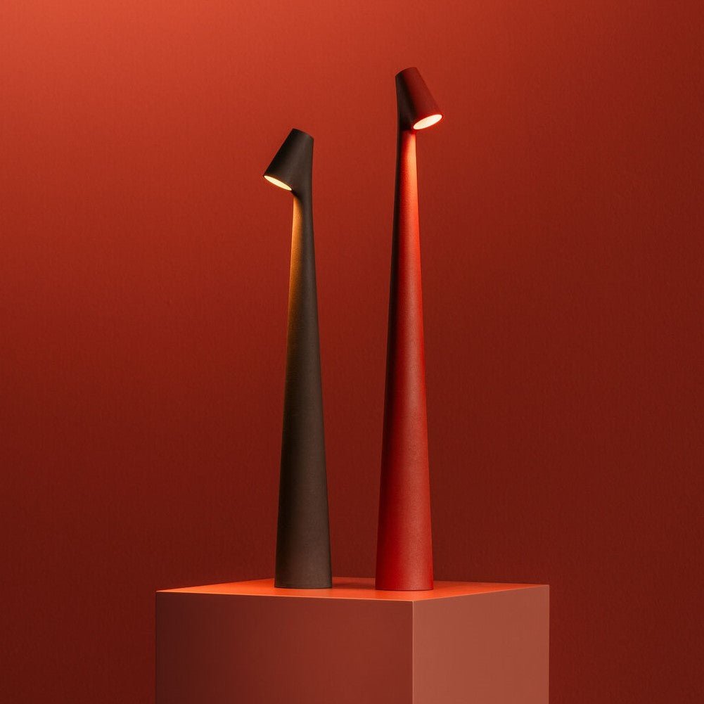 Minimalist Beam LED Table Lamp – view 4 | BROKLEN