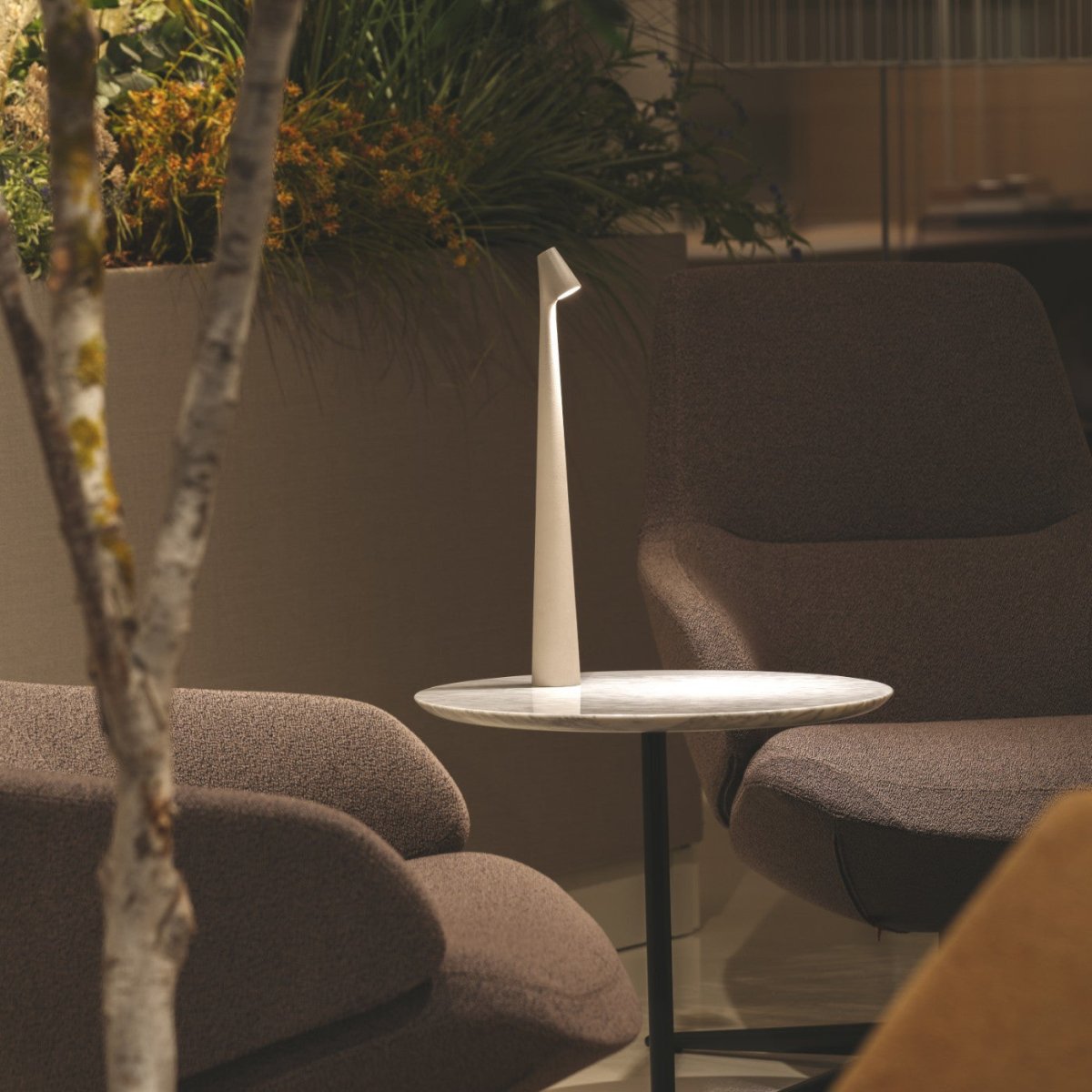 Minimalist Beam LED Table Lamp – view 11 | BROKLEN
