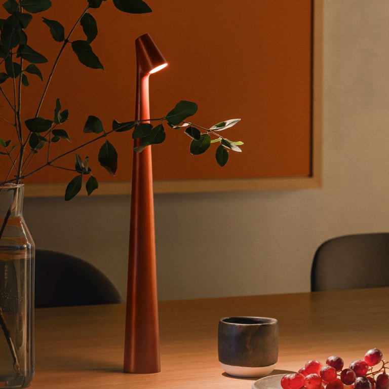 Minimalist Beam LED Table Lamp – view 9 | BROKLEN