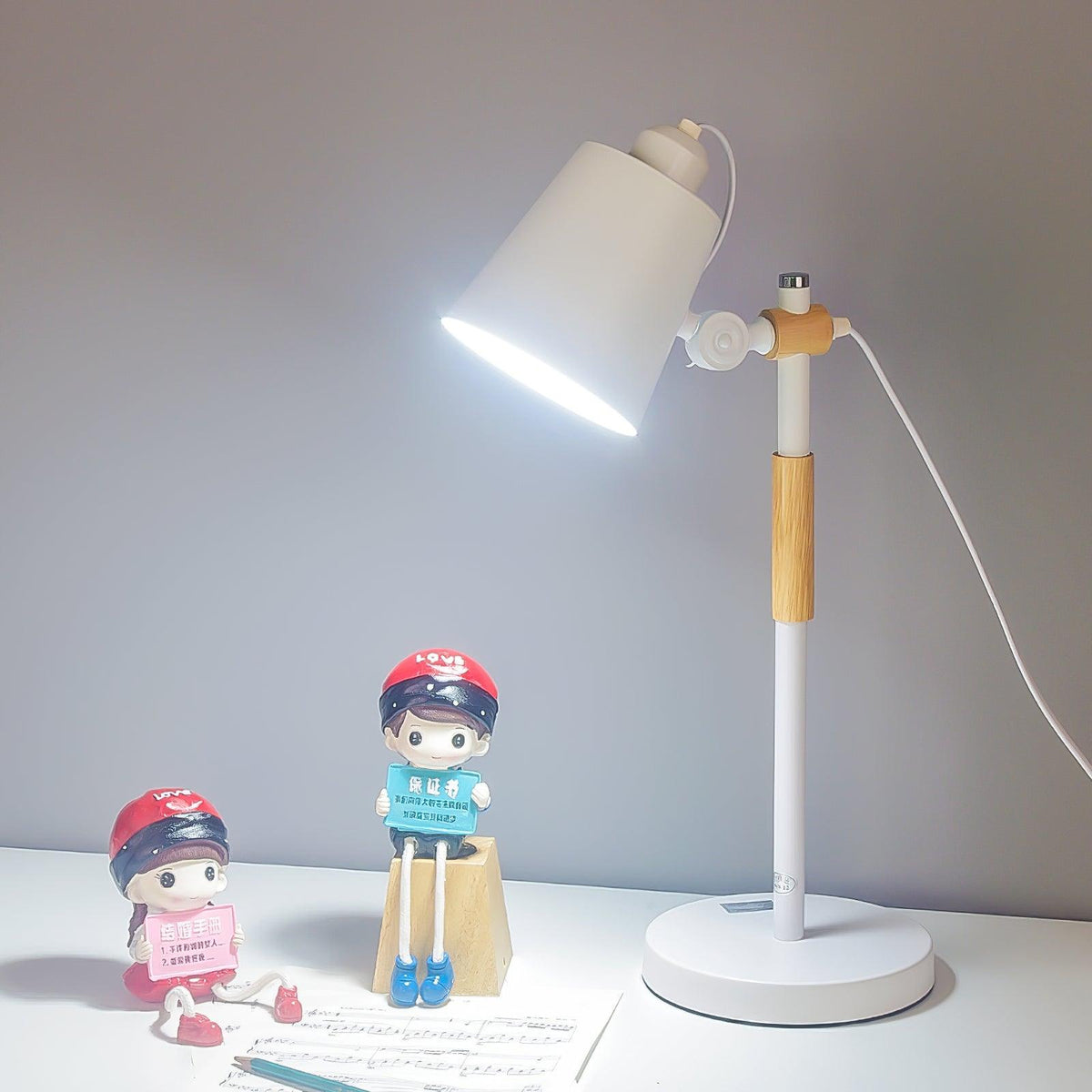 Modern LED Desk Lamp with Scandinavian Wood Accent – view 4 | BROKLEN