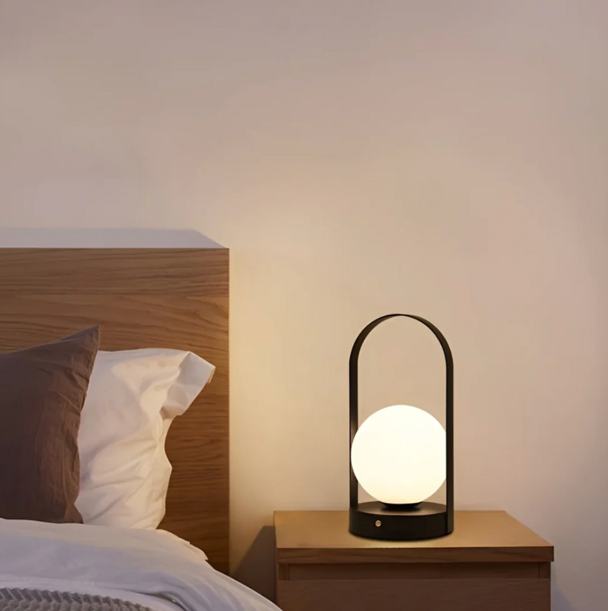 LED Globe Table Lamp – view 5 | BROKLEN