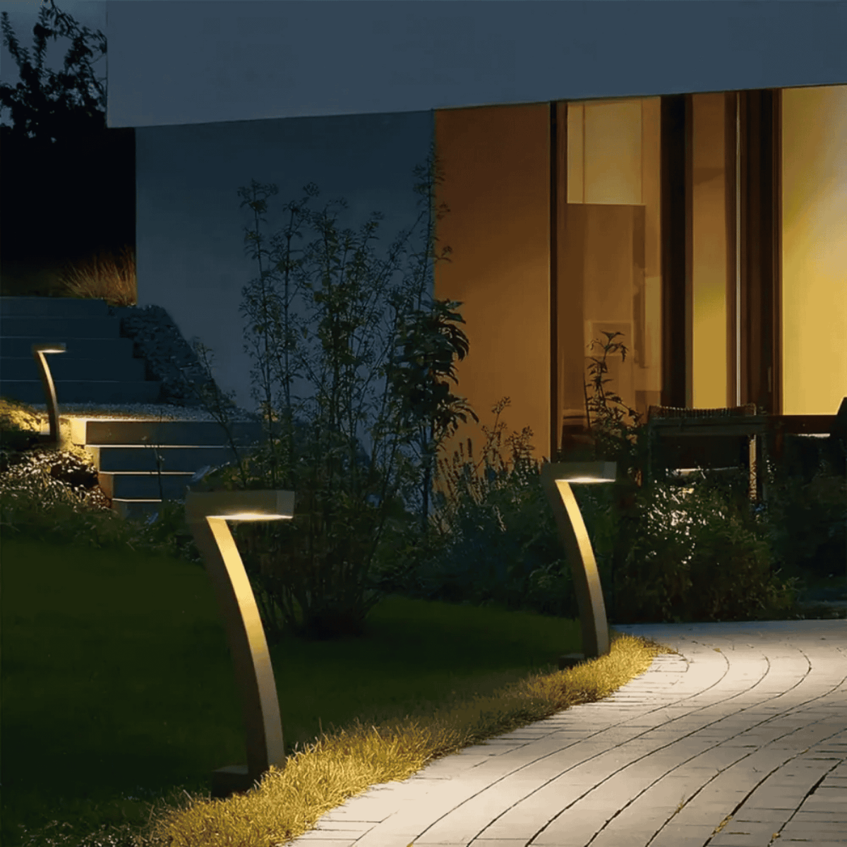 Curved LED Garden Bollard Lights Solar Powered